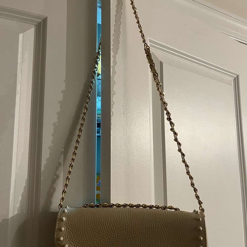 Mario Valentino Cream Pebbled Leather Envelope Crossbody with Gold Chain NWOT - Picture 5 of 16